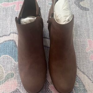 TOMS Women's Deia Side-Zipper Suede Booties